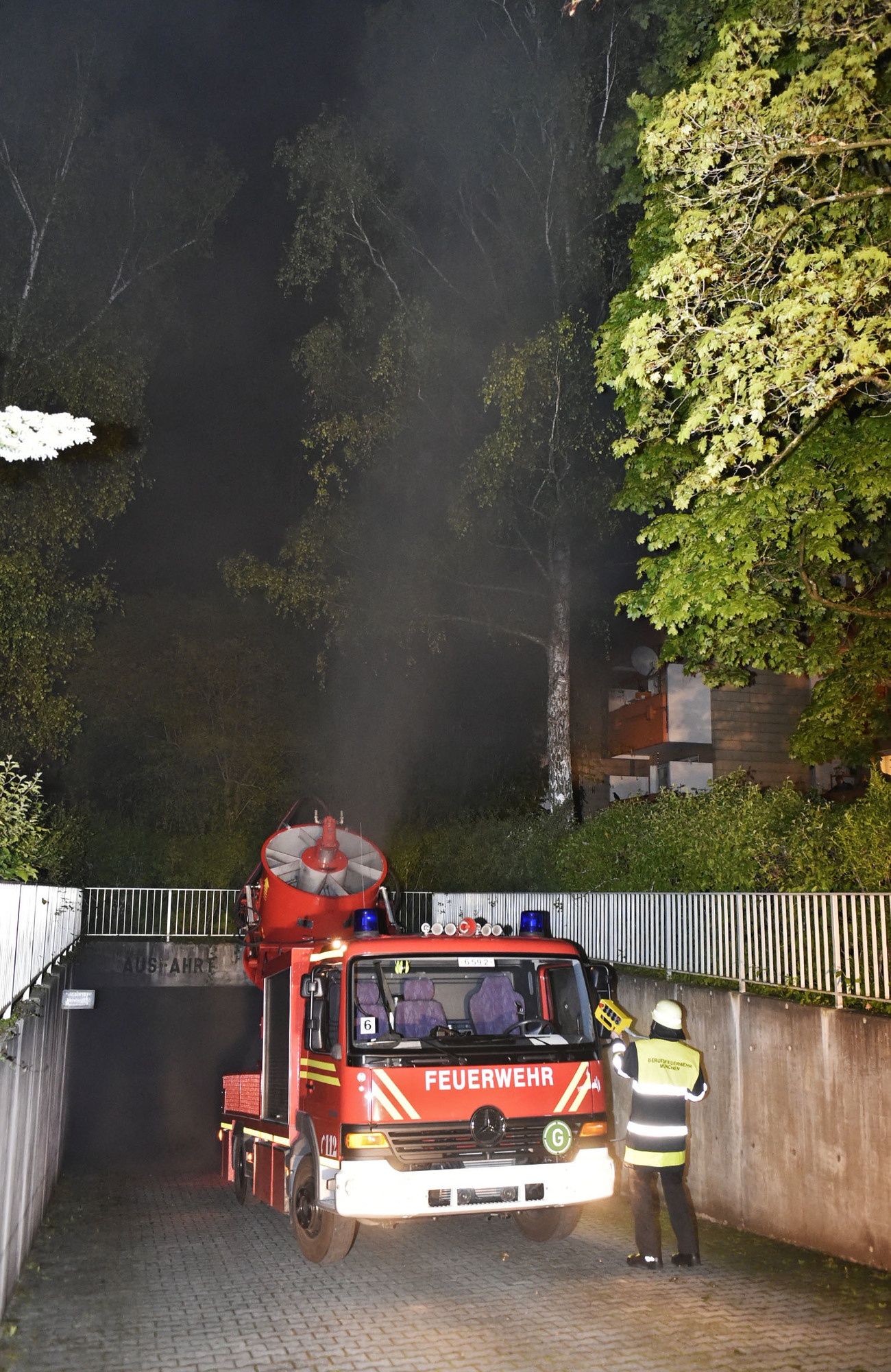 PKW-Brand In Tiefgarage Richtet Schweren Schaden An | München.tv